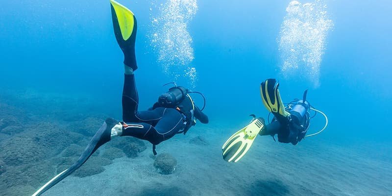 aletas de buceo